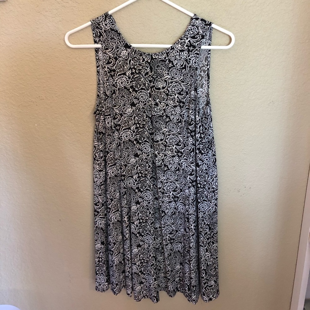 Black and white patterned dress